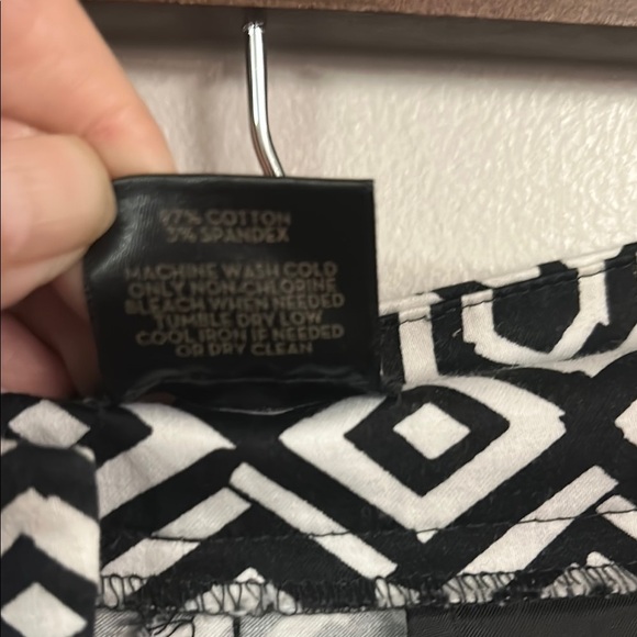 Black and White Geometric Pattern Pants - Picture 3 of 4